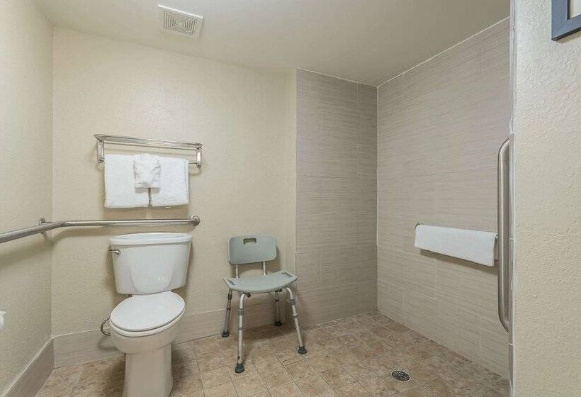 هتل Comfort Inn & Suites