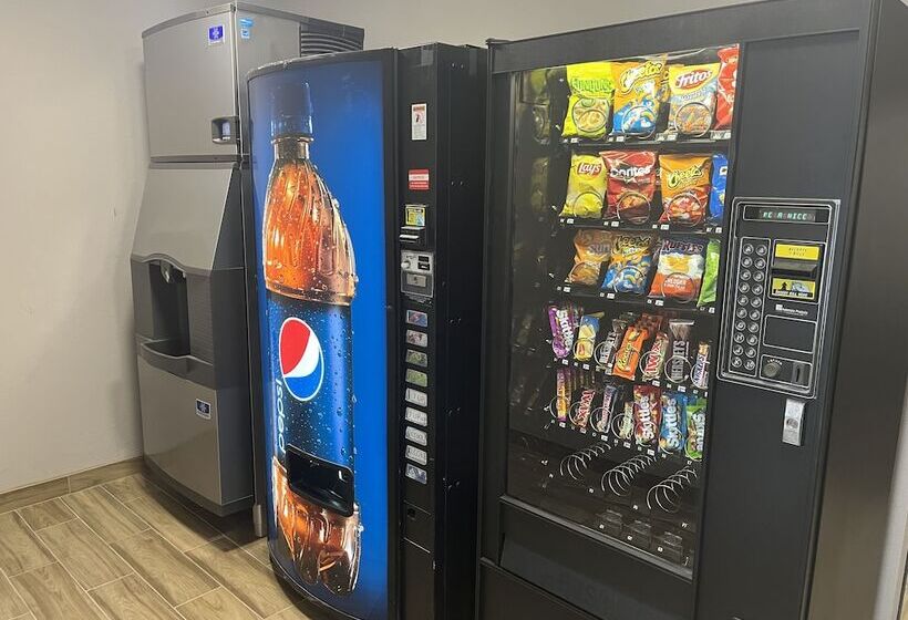 호텔 Days Inn & Suites By Wyndham Williamsburg Ia North