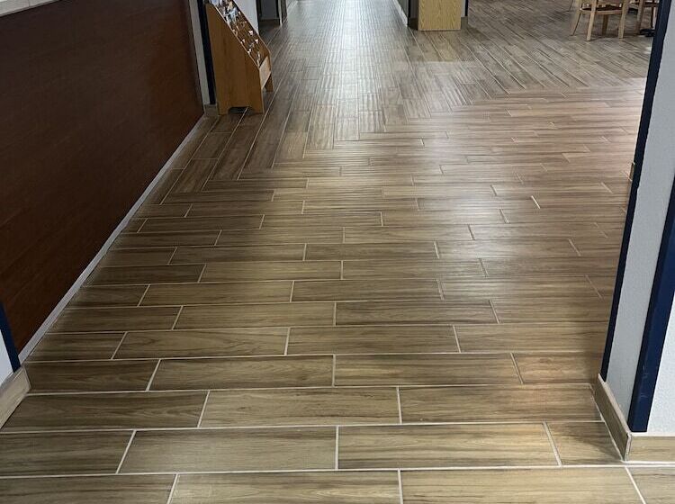 호텔 Days Inn & Suites By Wyndham Williamsburg Ia North