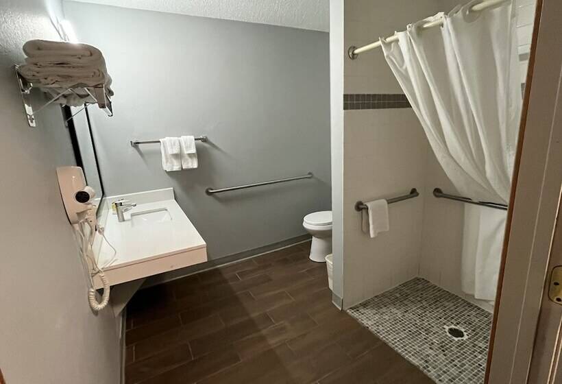 호텔 Days Inn & Suites By Wyndham Williamsburg Ia North