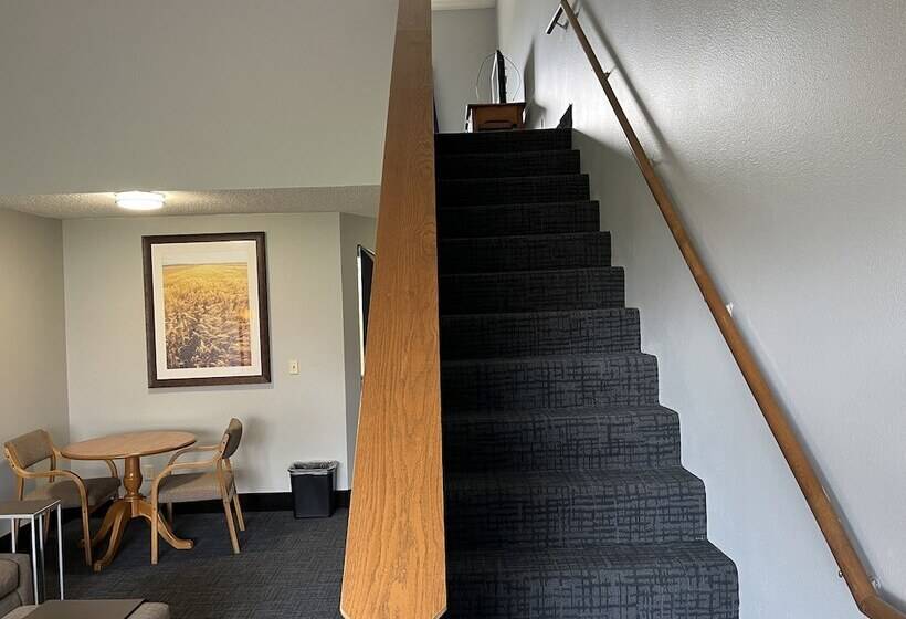 호텔 Days Inn & Suites By Wyndham Williamsburg Ia North