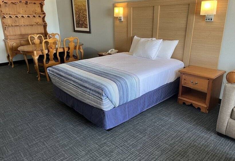 호텔 Days Inn & Suites By Wyndham Williamsburg Ia North