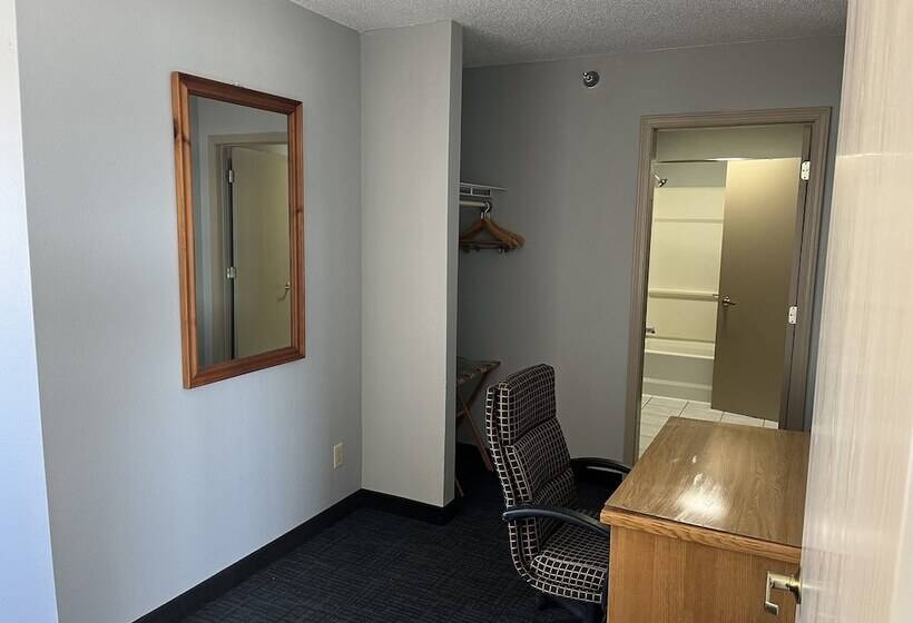 호텔 Days Inn & Suites By Wyndham Williamsburg Ia North