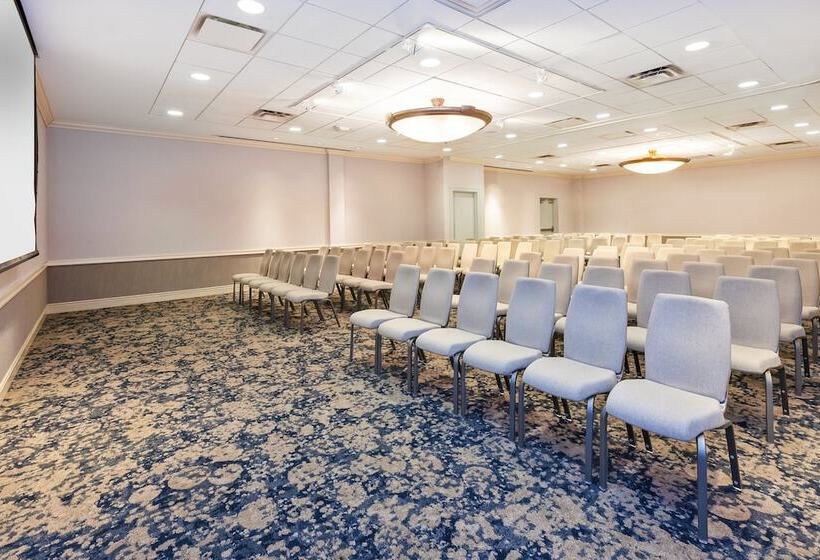 בית מלון כפרי Crowne Plaza Syracuse, An Ihg