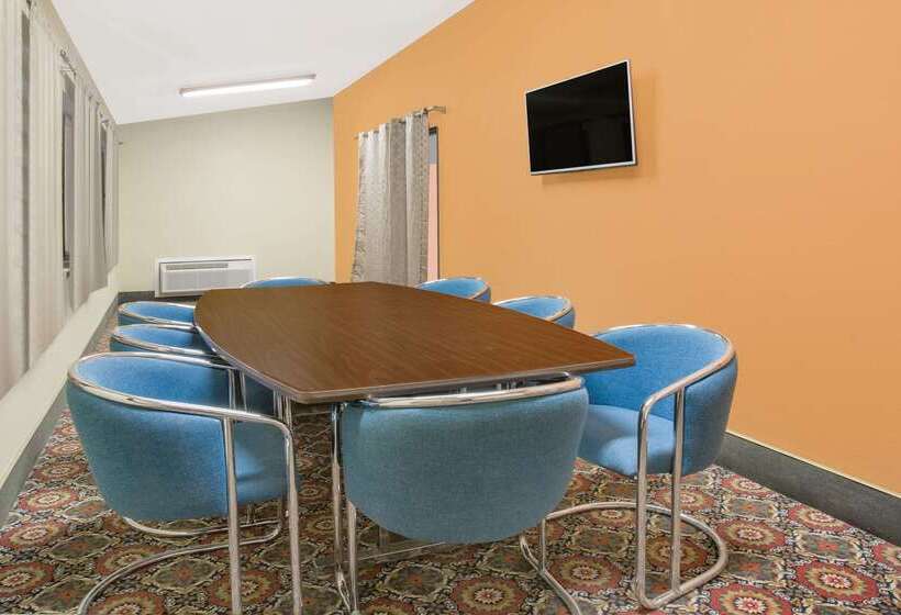 فندق Days Inn & Suites By Wyndham Red Rockgallup