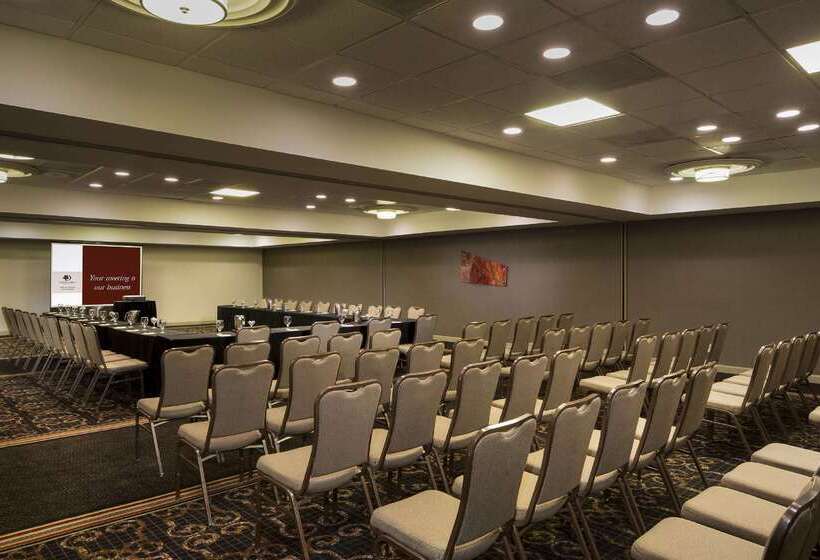 هتل Doubletree By Hilton Raleigh  Brownstone  University