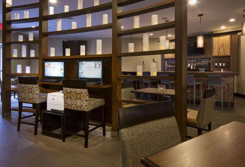 هتل Doubletree By Hilton Raleigh  Brownstone  University
