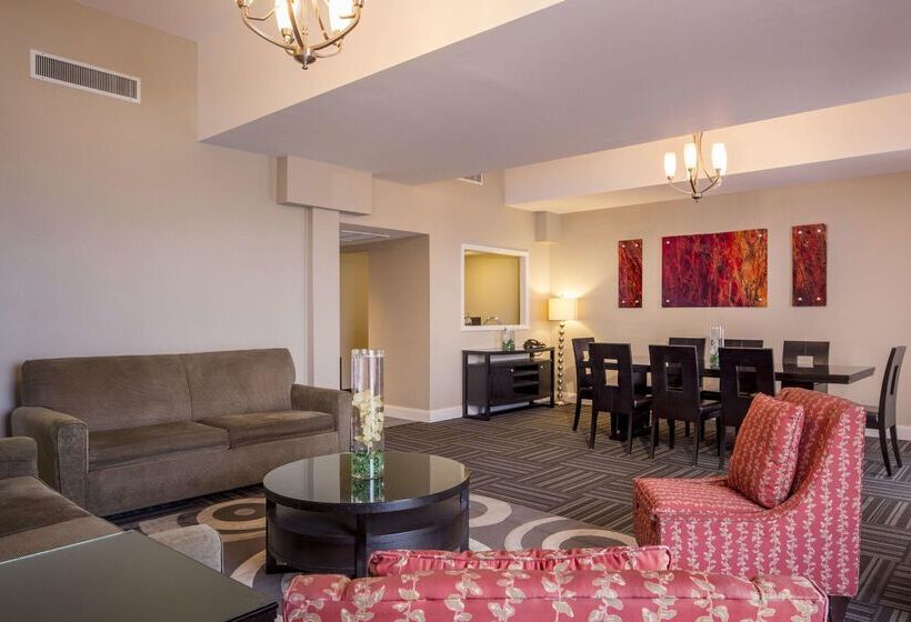 هتل Doubletree By Hilton Raleigh  Brownstone  University