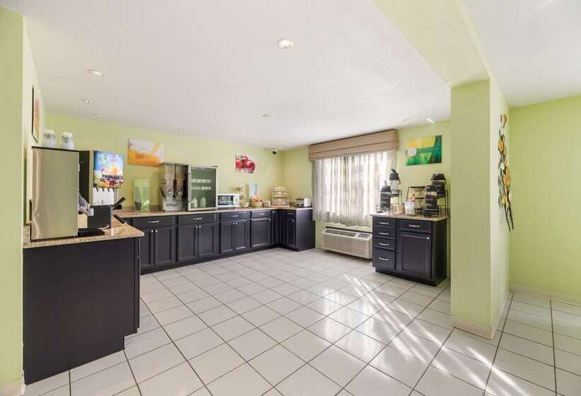 فندق Quality Inn