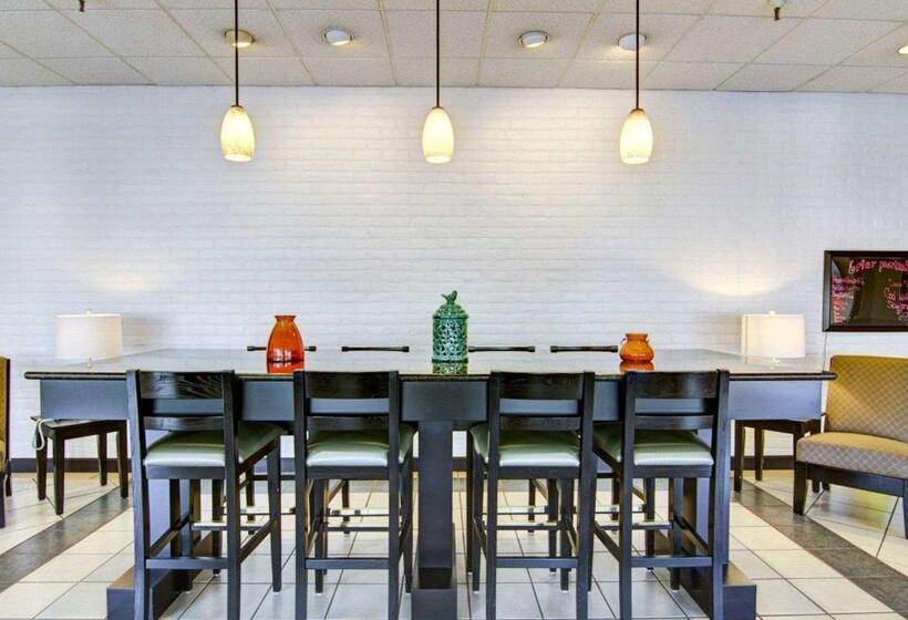 فندق Quality Inn