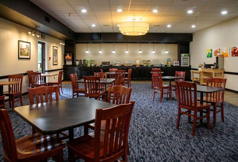 فندق Quality Inn