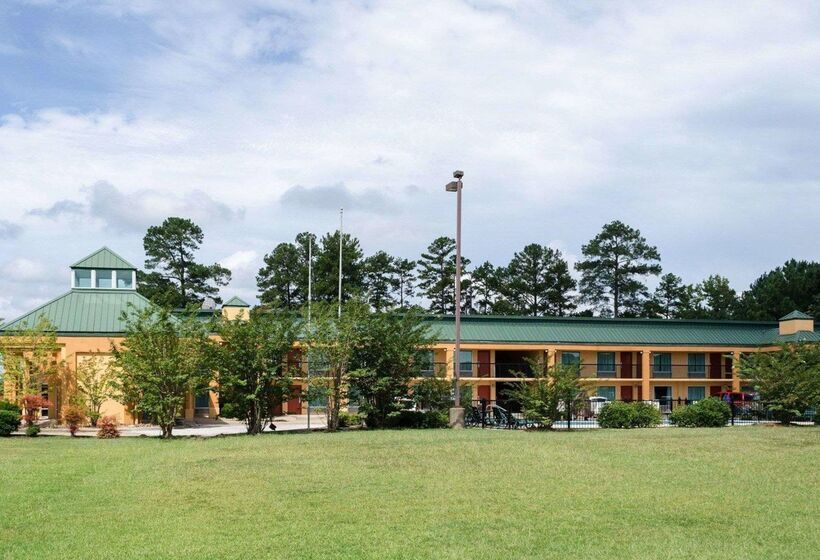 בית מלון כפרי Quality Inn Louisville