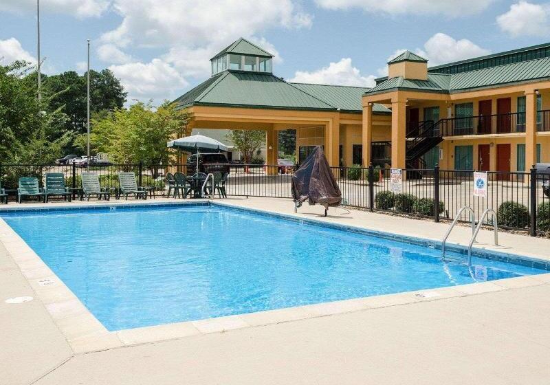 בית מלון כפרי Quality Inn Louisville