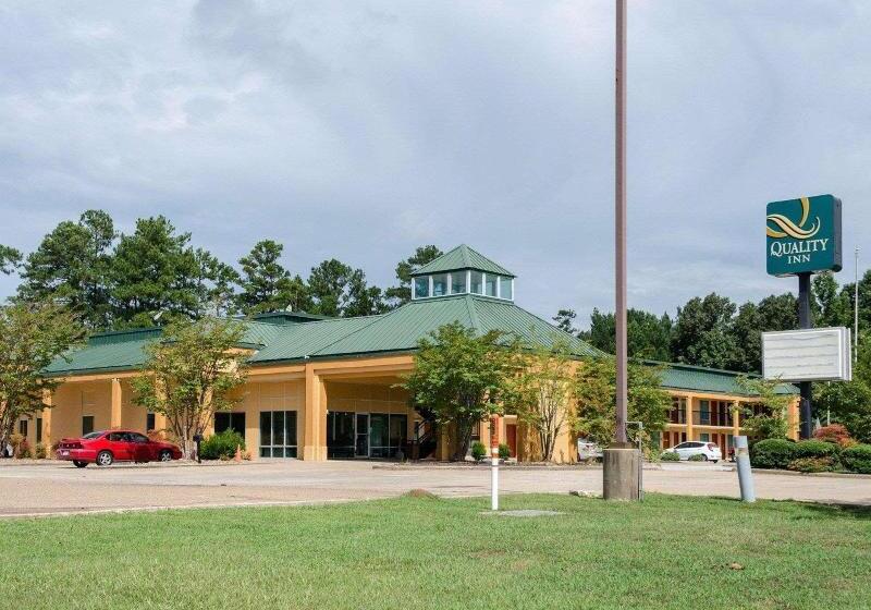 בית מלון כפרי Quality Inn Louisville