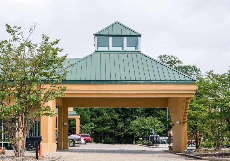 בית מלון כפרי Quality Inn Louisville