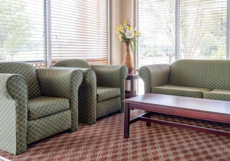 בית מלון כפרי Quality Inn Louisville