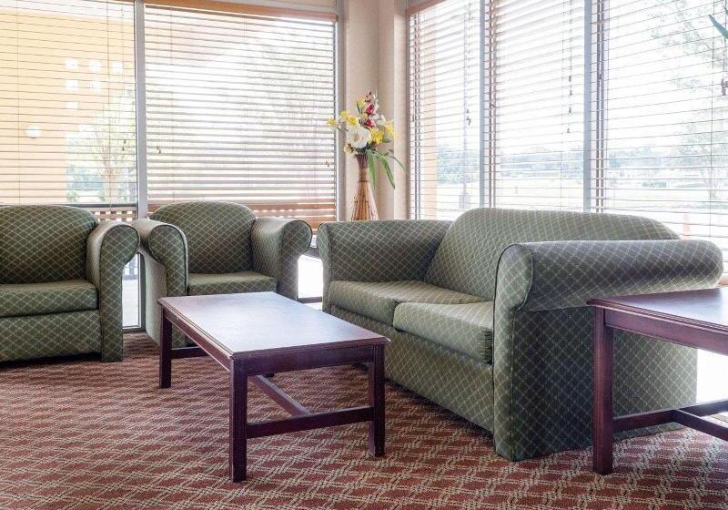 בית מלון כפרי Quality Inn Louisville