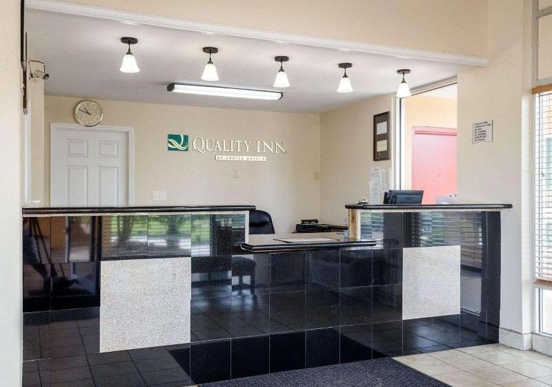 בית מלון כפרי Quality Inn Louisville