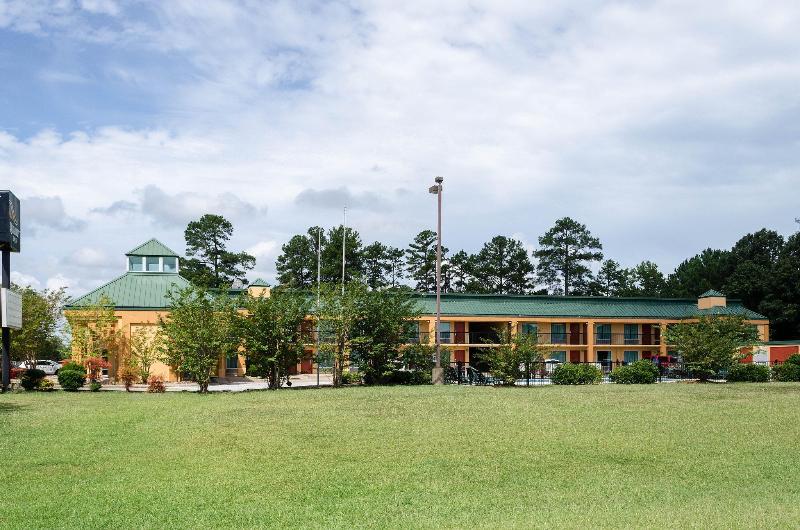 בית מלון כפרי Quality Inn Louisville