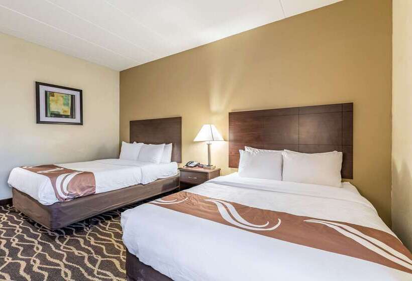 בית מלון כפרי Quality Inn & Suites Southport