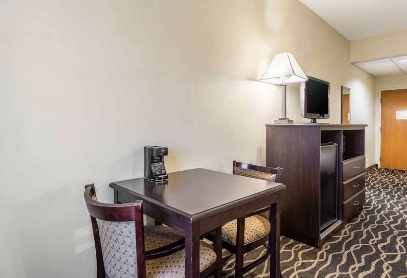 בית מלון כפרי Quality Inn & Suites Southport