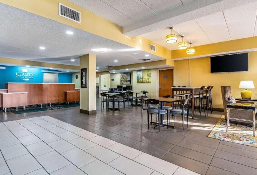 בית מלון כפרי Quality Inn & Suites Southport