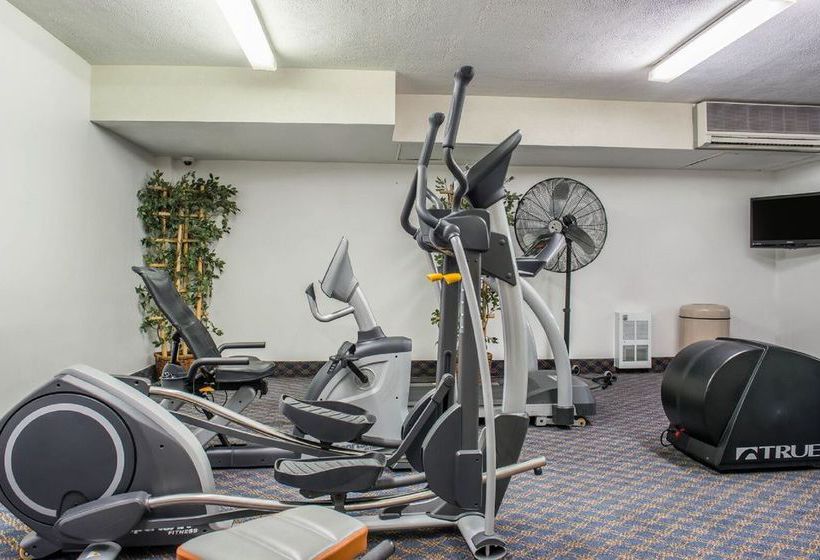 酒店 Quality Inn University Center