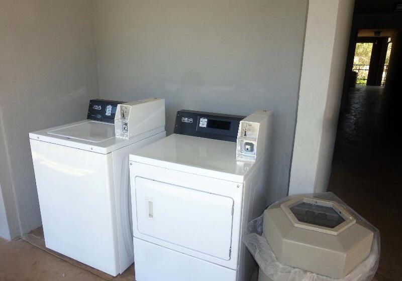 Отель Red Roof Inn Tallahassee East