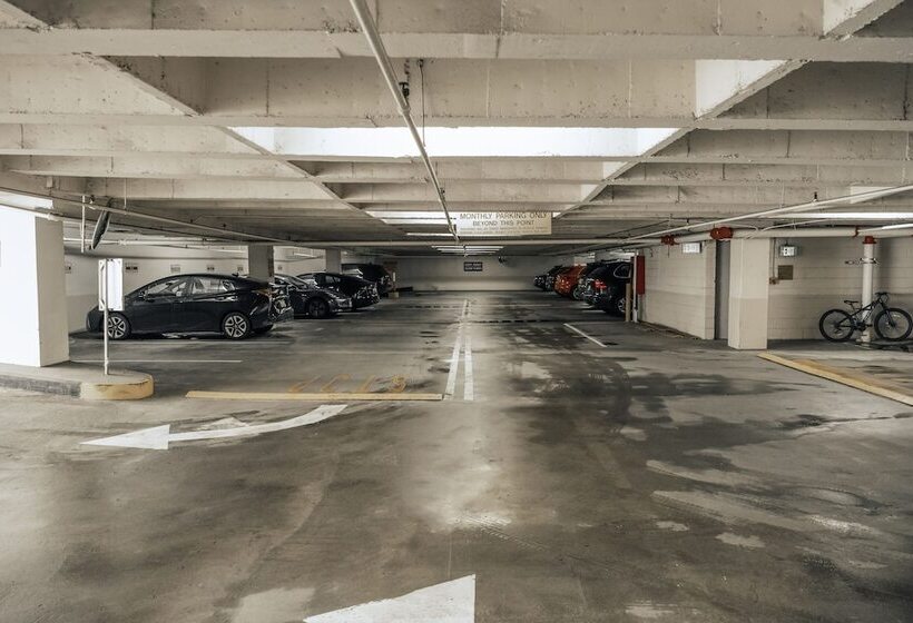 هتل Sirtaj   Beverly Hills