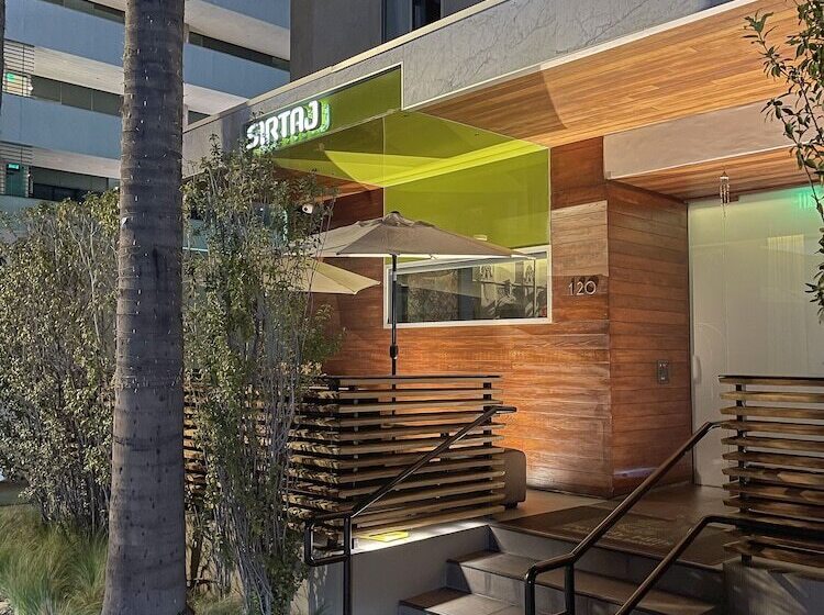 هتل Sirtaj   Beverly Hills