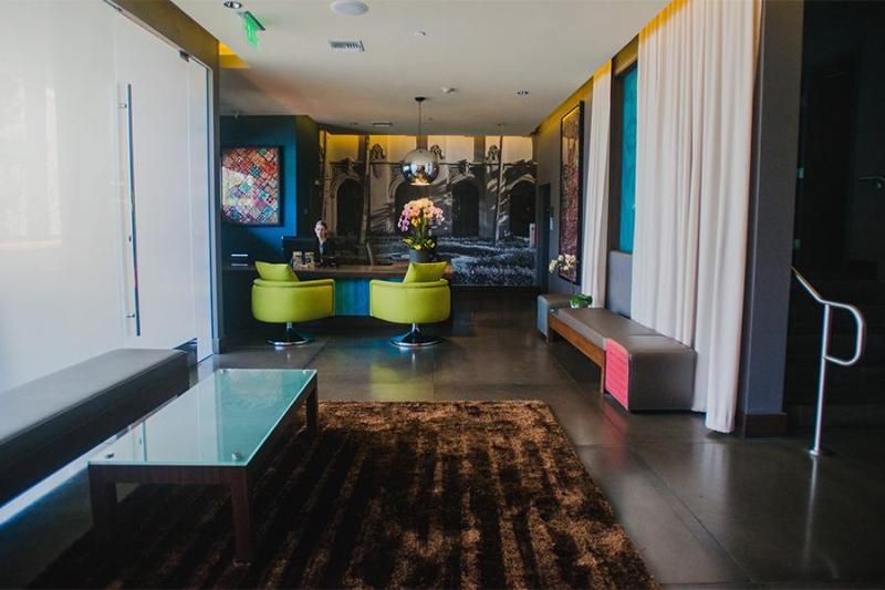 هتل Sirtaj   Beverly Hills