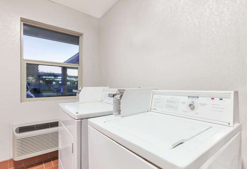 فندق Super 8 By Wyndham Cleburne