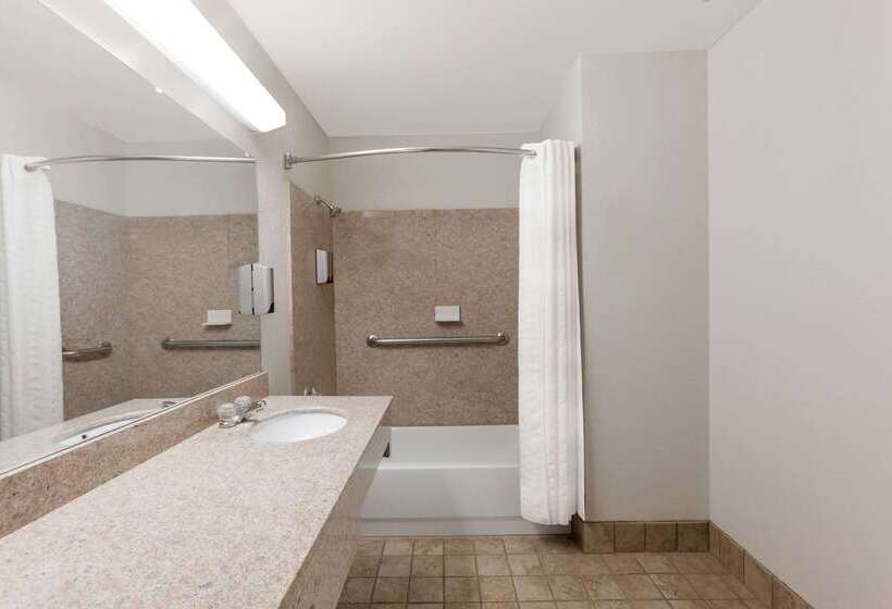 فندق Super 8 By Wyndham Cleburne