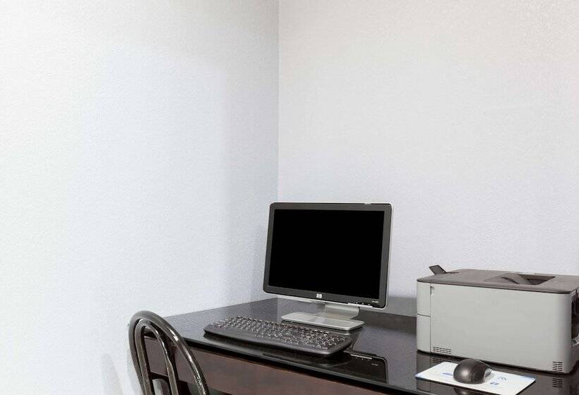 فندق Super 8 By Wyndham Cleburne