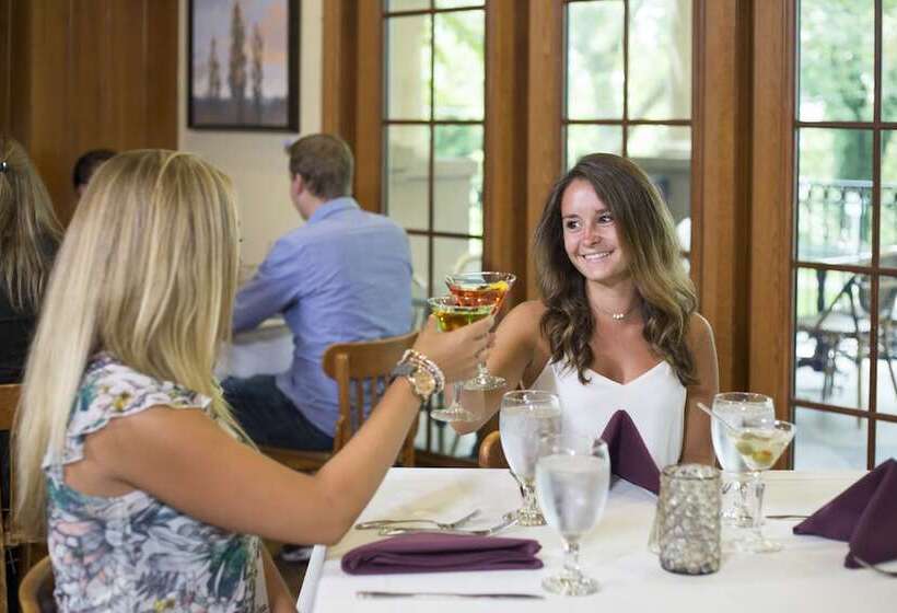 בית מלון כפרי The Boulevard Inn & Bistro