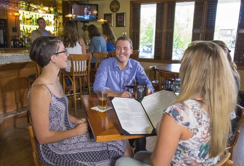 בית מלון כפרי The Boulevard Inn & Bistro