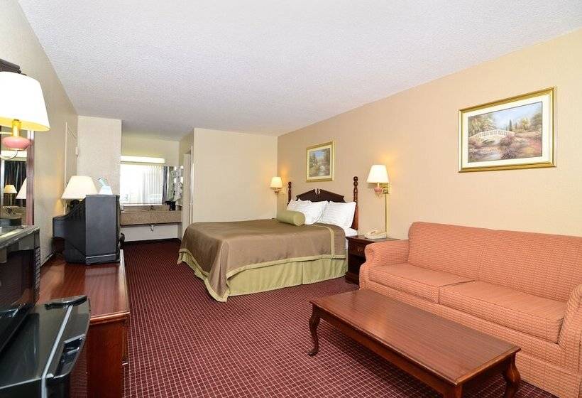 Отель Travelers Inn And Suites