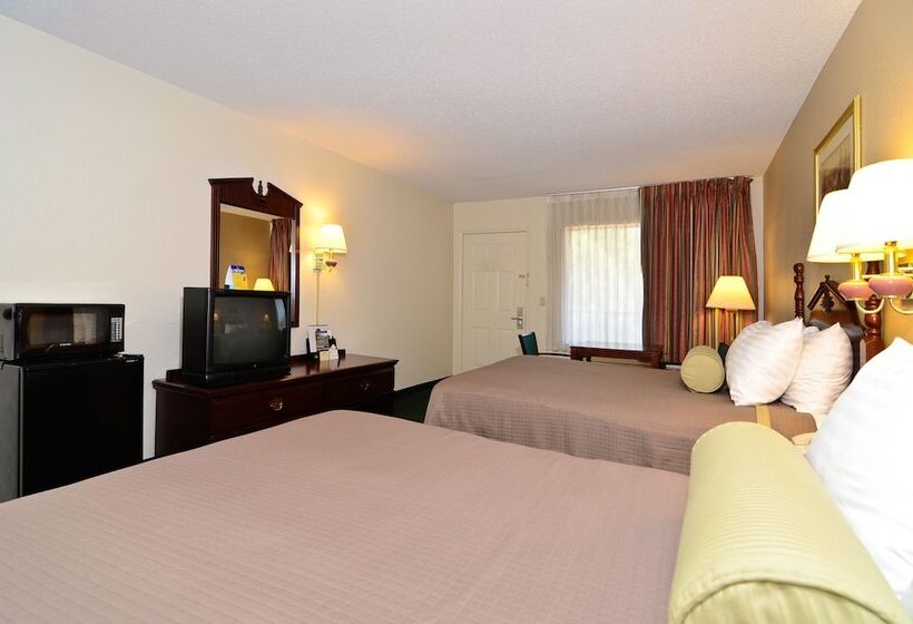 Отель Travelers Inn And Suites