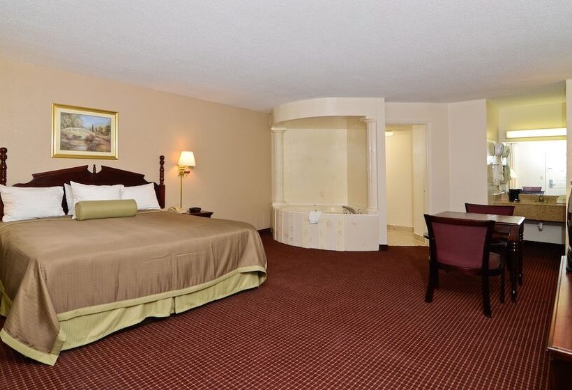 Отель Travelers Inn And Suites