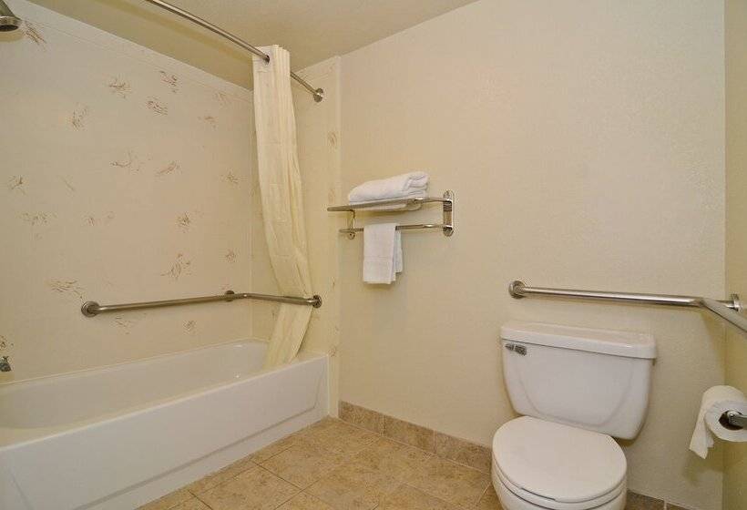 Отель Travelers Inn And Suites