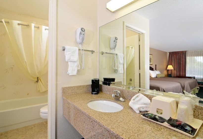 Отель Travelers Inn And Suites