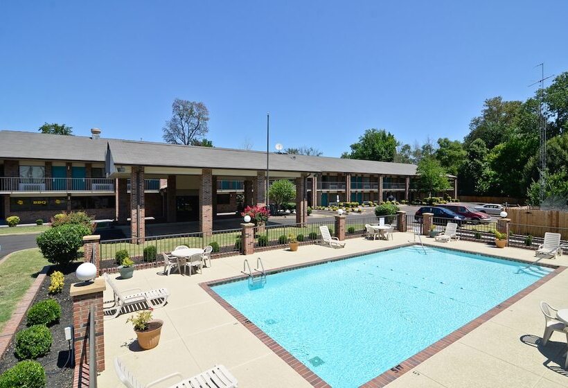 Отель Travelers Inn And Suites