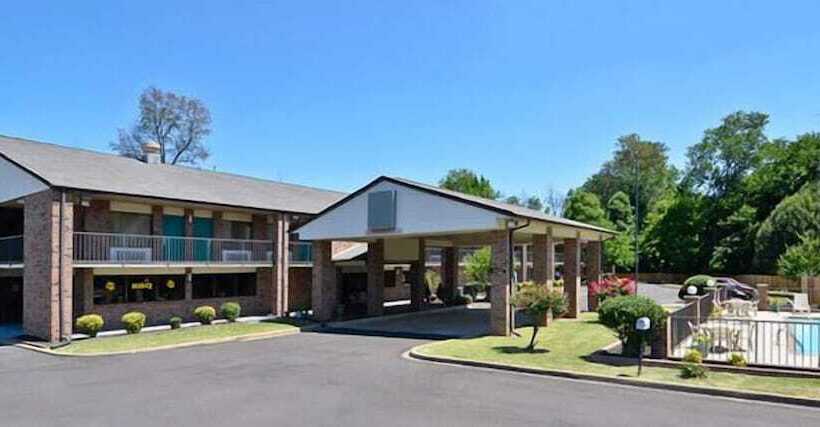 Отель Travelers Inn And Suites