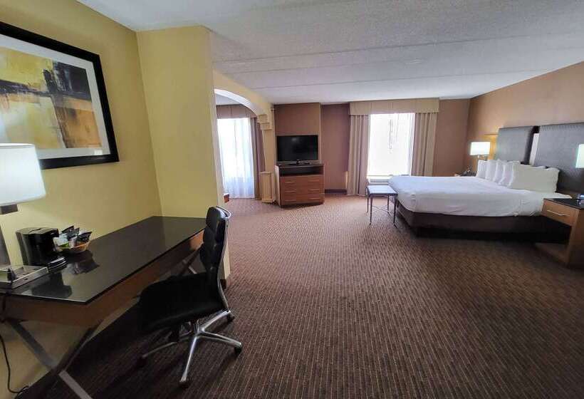 בית מלון כפרי Wingate By Wyndham Greensboro Coliseum