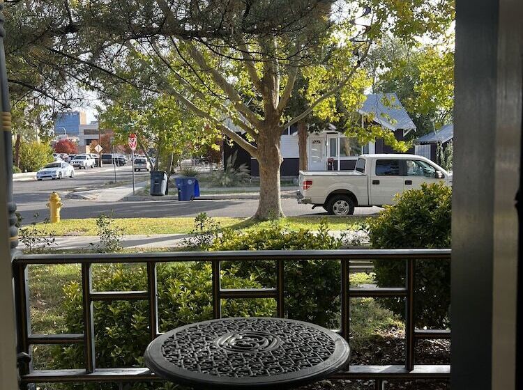 Bed and Breakfast El Cuervo Abq