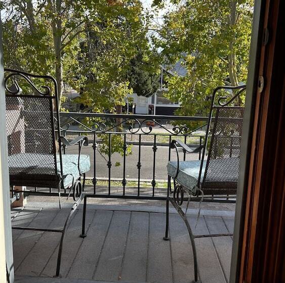 Bed and Breakfast El Cuervo Abq