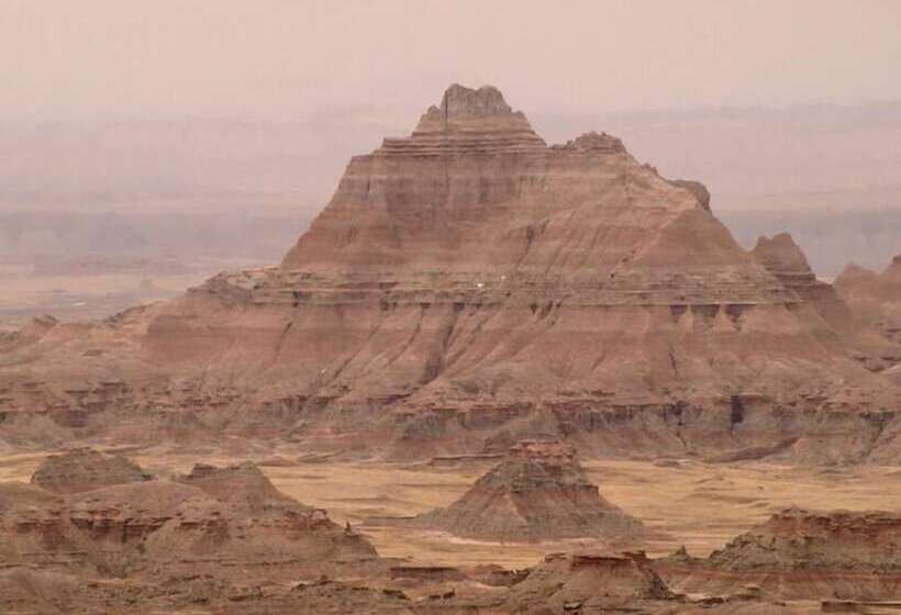 فندق على الطريق Badlands Hotel & Campground