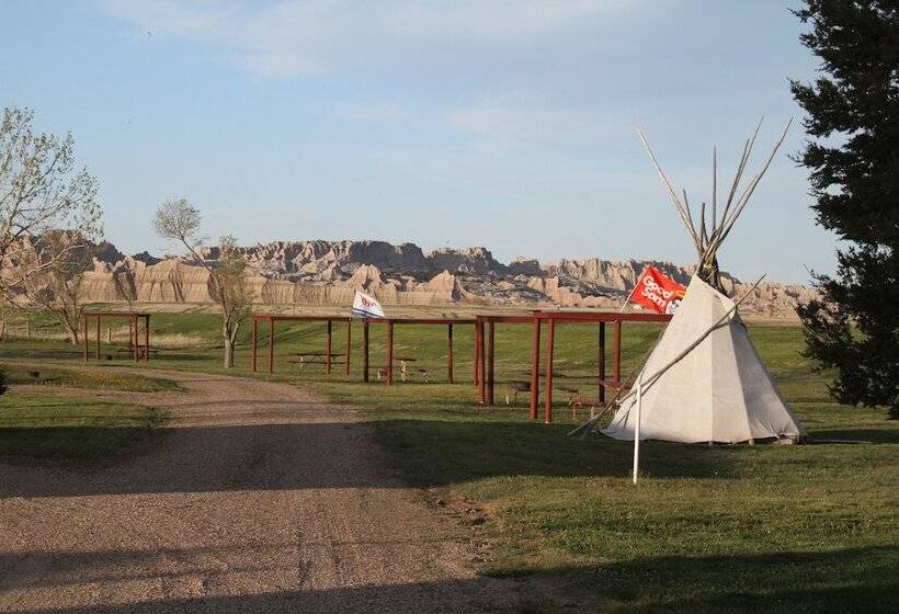 فندق على الطريق Badlands Hotel & Campground