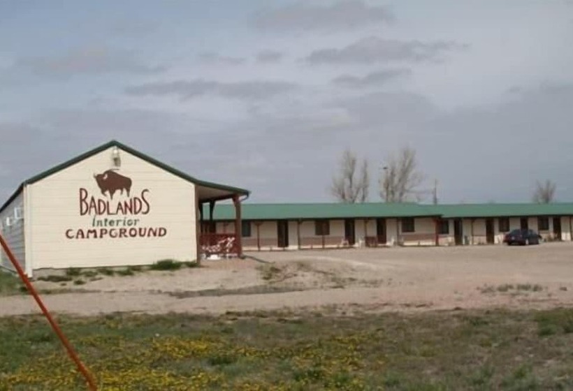فندق على الطريق Badlands Hotel & Campground
