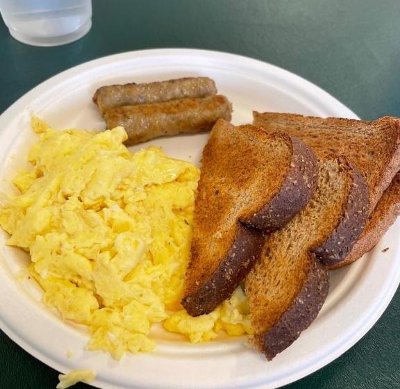 فندق على الطريق Badlands Hotel & Campground